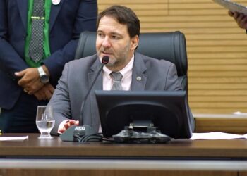 Alex Redano cobra solução urgente para falta de professores em escola de Vila União