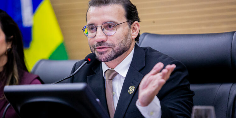 Ribeiro do Sinpol propõe criação de código estadual para proteger crianças e adolescentes