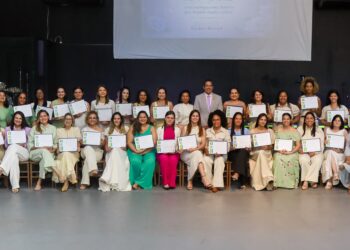 Eyder Brasil homenageia cerca de 50 mulheres em Ji-Paraná em mais uma edição do Projeto Mulheres Relevantes