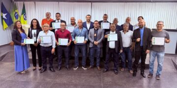 Ribeiro do Sinpol homenageia policiais civis aposentados durante agenda no Cone Sul e Zona da Mata