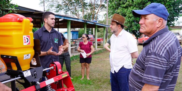 Emenda de Alex Redano garante entrega de implementos agrícolas para produtores de Primavera de Rondônia