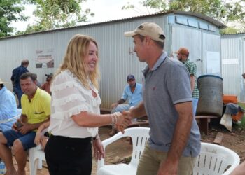 Ieda Chaves destina carreta basculante para associação rural em Espigão do Oeste