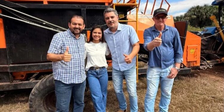 Deputado Laerte Gomes destaca fortalecimento do setor produtivo durante entrega de colheitadeira em Nova Brasilândia