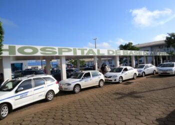 EMBOSCADA: Homem é atacado a golpes de foice após ser atraído para residência em Porto Velho