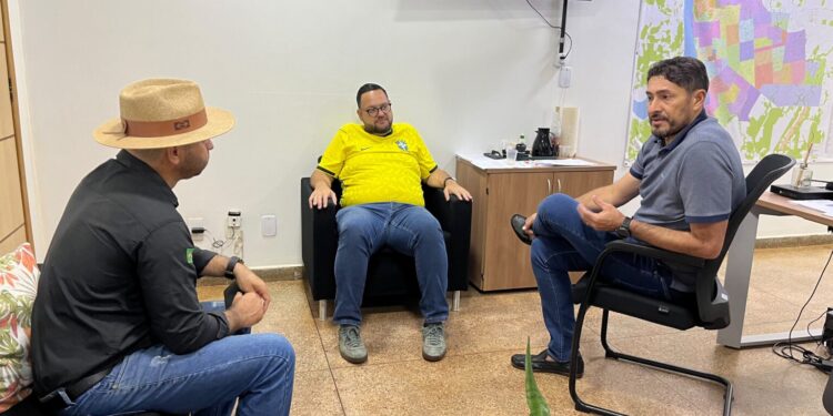 Márcio Pacele leva demandas do bairro Três Marias à Seinfra em busca de melhorias para a comunidade