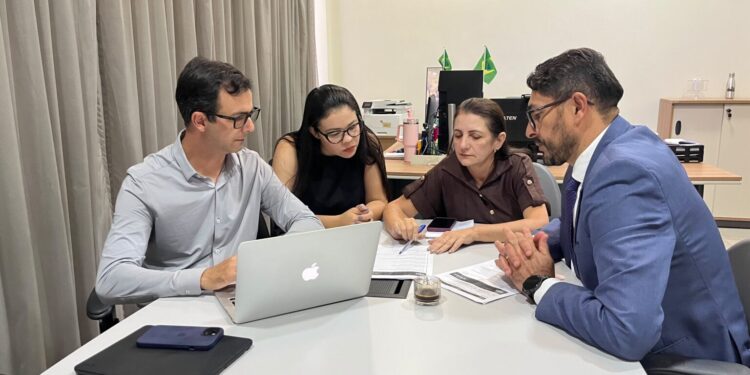 Saúde em pauta: Márcio Pacele acompanha andamento de emendas e busca soluções para Extrema