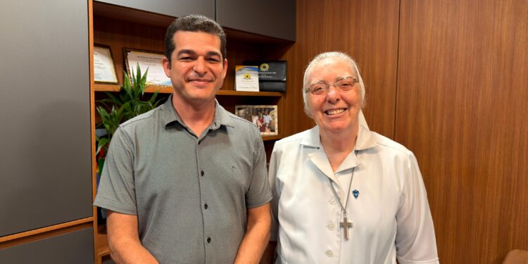 Vereador Adalto recebe visita da irmã Lina para tratar de emendas ao Hospital Santa Marcelina