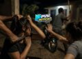 REVOLTADO: Adolescente é agredida pelo namorado por causa do pneu furado da moto