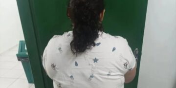 Mulher de 37 anos é presa após fingir ter 12 e ser “adotada” por família