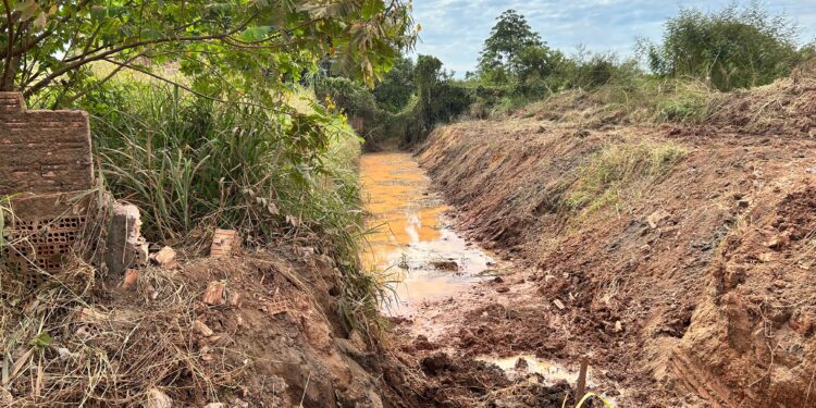 Pedido Atendido: Gedeão Negreiros garante limpeza de canal no bairro São Francisco