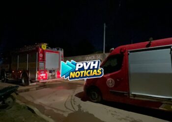 VÍDEO: Casa é destruída por incêndio enquanto morador estava na igreja