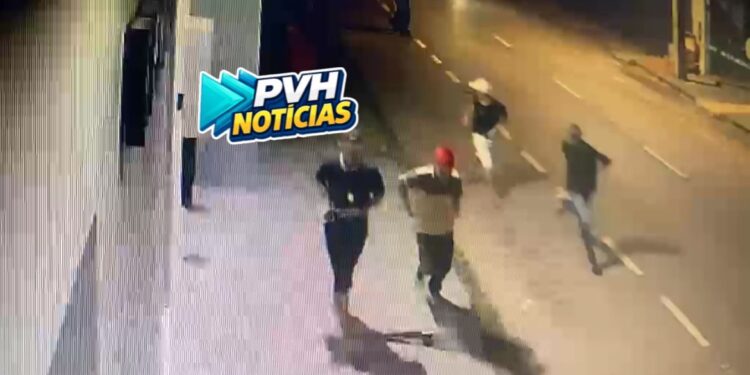 VÍDEO: Jovem é espancado por bando em frente de emissora no centro de Porto Velho