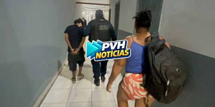 CADEIA: Ladrão é preso minutos depois de assaltar mulher em parada de ônibus