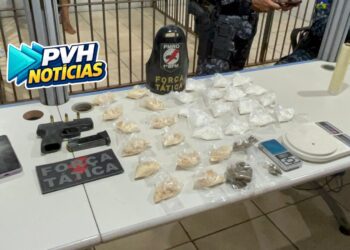 AÇÃO RÁPIDA – Adolescente e comparsa são detidos com arma, drogas e moto roubada após assalto na zona sul