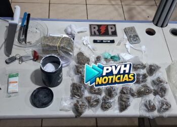 DESARTICULADO: PM prende apenado monitorado com drogas em boca de fumo na zona sul