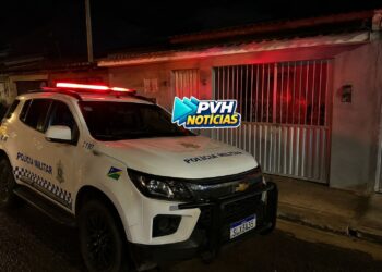 NO AREAL: Mulher pede socorro após ser agredida pelo marido no centro