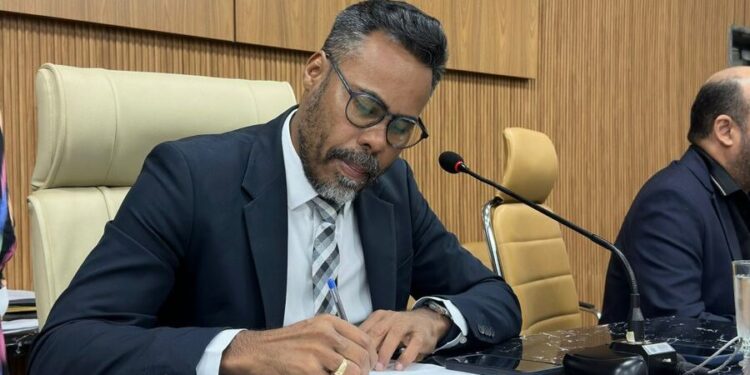 Vereador Dr. Santana questiona licitação de R$ 5 milhões para corrida de rua após decreto de contingenciamento em Porto Velho