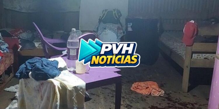 Mulher é atacada a golpes de facão por bandidos encapuzados após ter casa invadida em Porto Velho