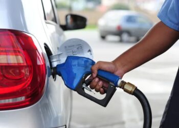 Governo anuncia retirada de subsídio do diesel e indica medida semelhante à gasolina