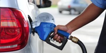Governo anuncia retirada de subsídio do diesel e indica medida semelhante à gasolina