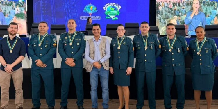 Cássio Gois homenageia policiais militares do 2º Pelotão de Espigão do Oeste