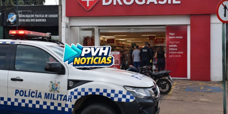URGENTE: Bandidos fazem assalto em farmácia na frente de batalhão da PM na zona sul