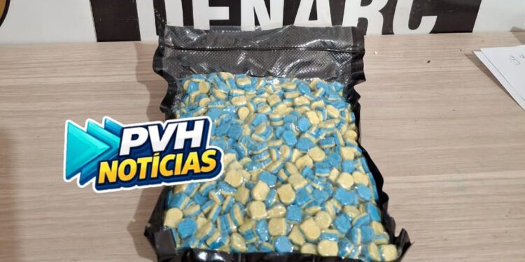TRÁFICO: Cão farejador do Denarc encontra mais de 1.000 comprimidos de Ecstasy em transportadora na capital