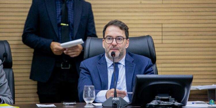 Alex Redano solicita ampliação de exames especializados para população de Alvorada