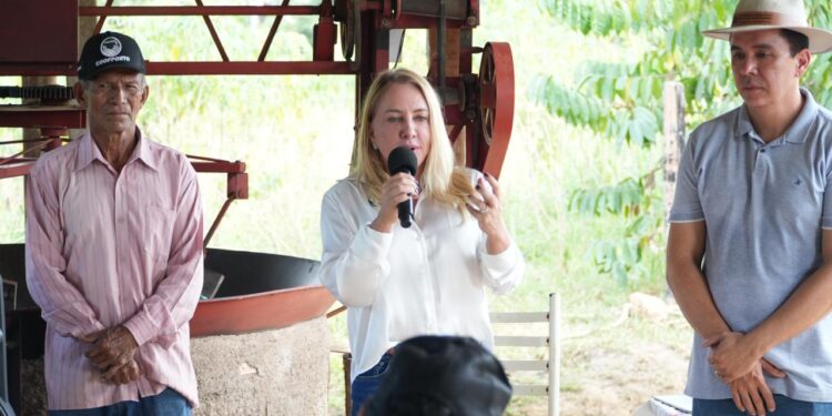 Ieda Chaves participa da entrega de implementos à Arglec e fortalece a produção rural de Porto Velho