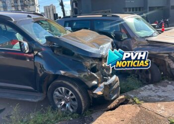 URGENTE: Forte batida deixa motorista de Jeep ferida no centro