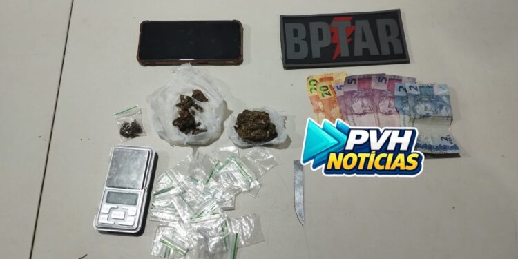 NO LAGOINHA: BPTAR flagra suspeito de tráfico com drogas em boca de fumo