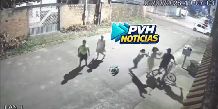 VÍDEO: Filha, mãe e avó reagem roubo e colocam bandido pra correr na zona sul