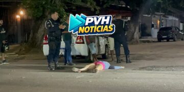 VÍDEO: Motociclista fica ferida em acidente com Etios no centro