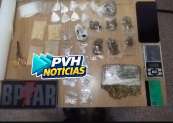 DEIXOU A SACOLA: Traficante foge e BPTAR apreende drogas no Costa e Silva