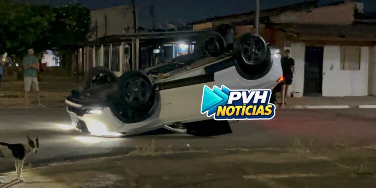 URGENTE: Motorista foge após capotar HR-V no Embratel