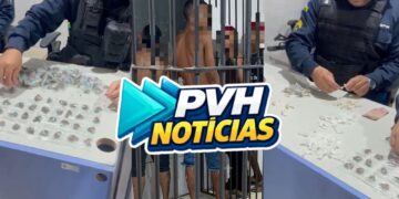 URGENTE: Guarnição do sgt Ribeiro flagra bando com quase 200 porções de drogas em boca de fumo
