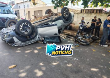 NO CENTRO: Acidente com capotamento deixa criança ferida em Porto Velho