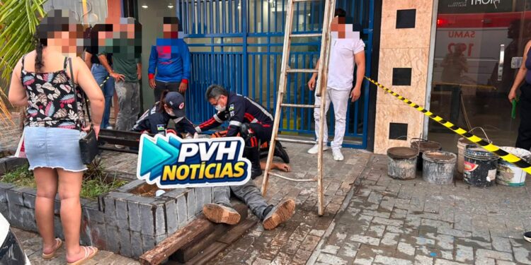 TRÁGICO: Homem morre após sofrer descarga elétrica e cair de escada no centro