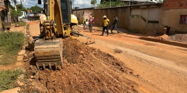 Vereador Edmilson Dourado tem pedido atendido e garante serviço de tapa-buraco na Rua Joanópolis, no bairro Aeroclube