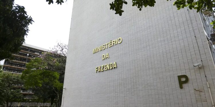 Governo Central tem superávit de R$ 10,8 bilhões em julho