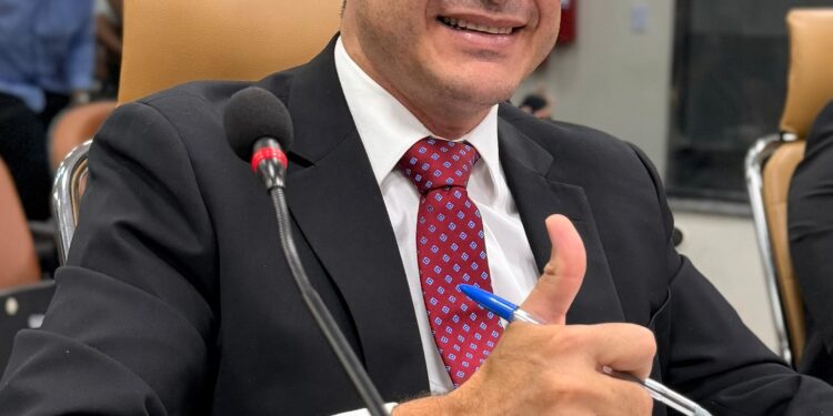 Vereador Adalto de Bandeirantes visita UBS de União Bandeirantes e verifica atendimento e disponibilidade de medicamentos