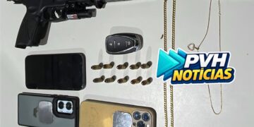 FLAGRANTE: Homem é preso com pistola furtada em Onix na Pinheiro Machado