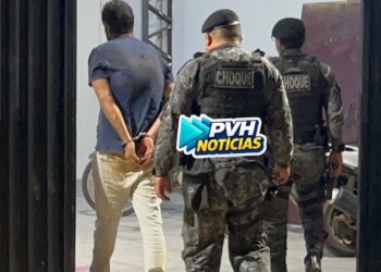 FLAGRA: Choque prende homem que agredia esposa no meio da rua em Porto Velho