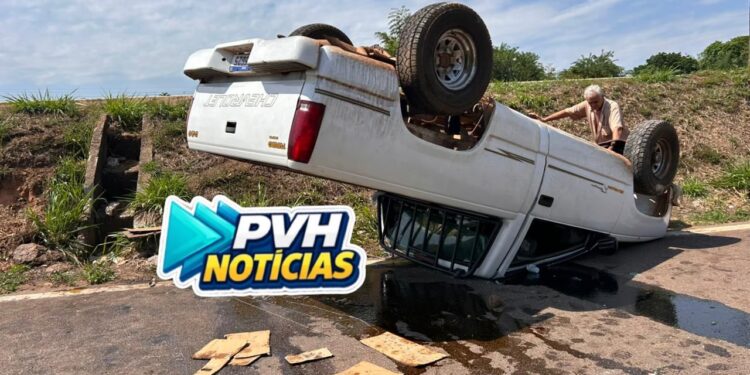 URGENTE: Silverado com feirantes capota em acidente na Rua da Beira