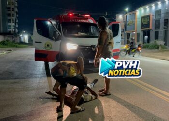 SOLTO NA RUA: Motociclista sofre queda por causa de cachorro no centro