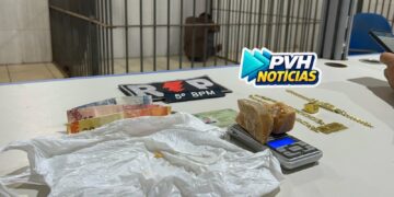 TRÁFICO: Homem é detido com crack e balança de precisão após tentar fugir da PM