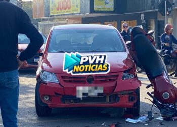URGENTE: Carro avança preferencial e causa grave acidente com motociclista no Liberdade