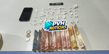 NO SANTANA: Força Tática fecha boca de fumo e prende suspeito com drogas na leste
