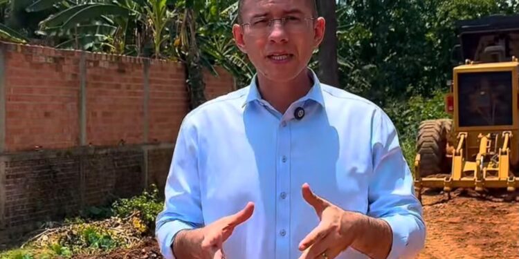 Após cobrança de Pedro Geovar, Prefeitura limpa córrego no Cidade Nova