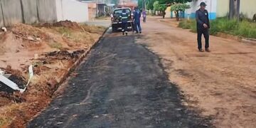 Serviço de tapa buracos é realizado no bairro Castanheira a pedido do vereador Edimilson Dourado